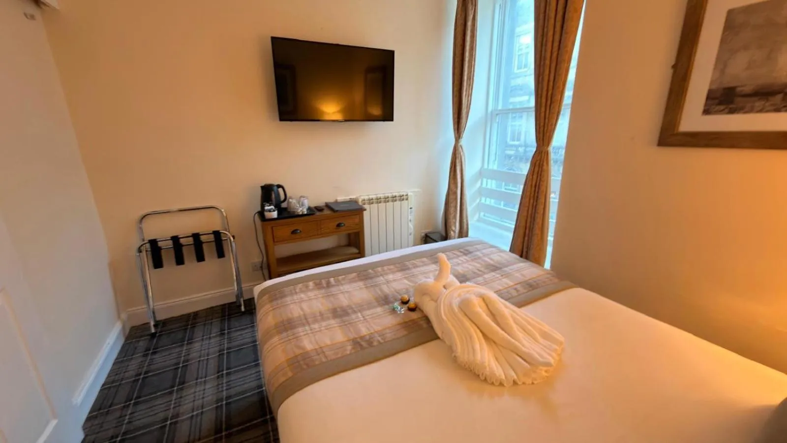 Bed in The Waverley Guest House