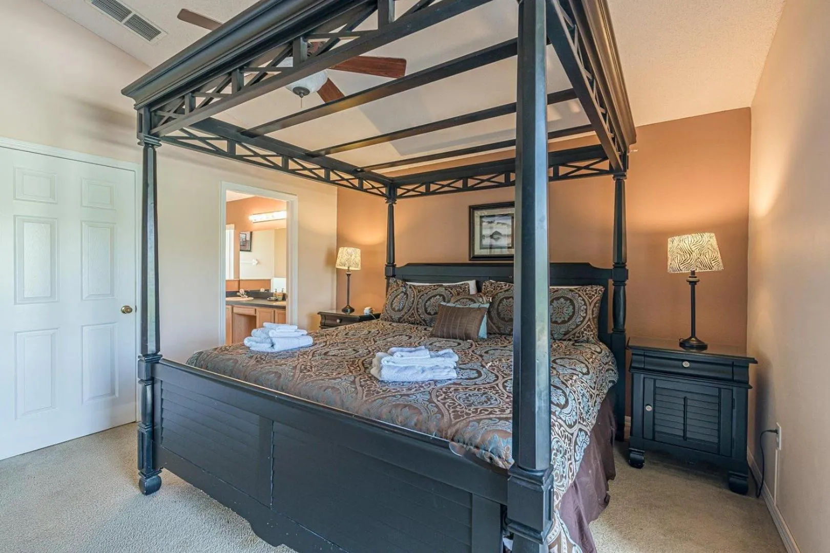 Bed in Simba's Lake House