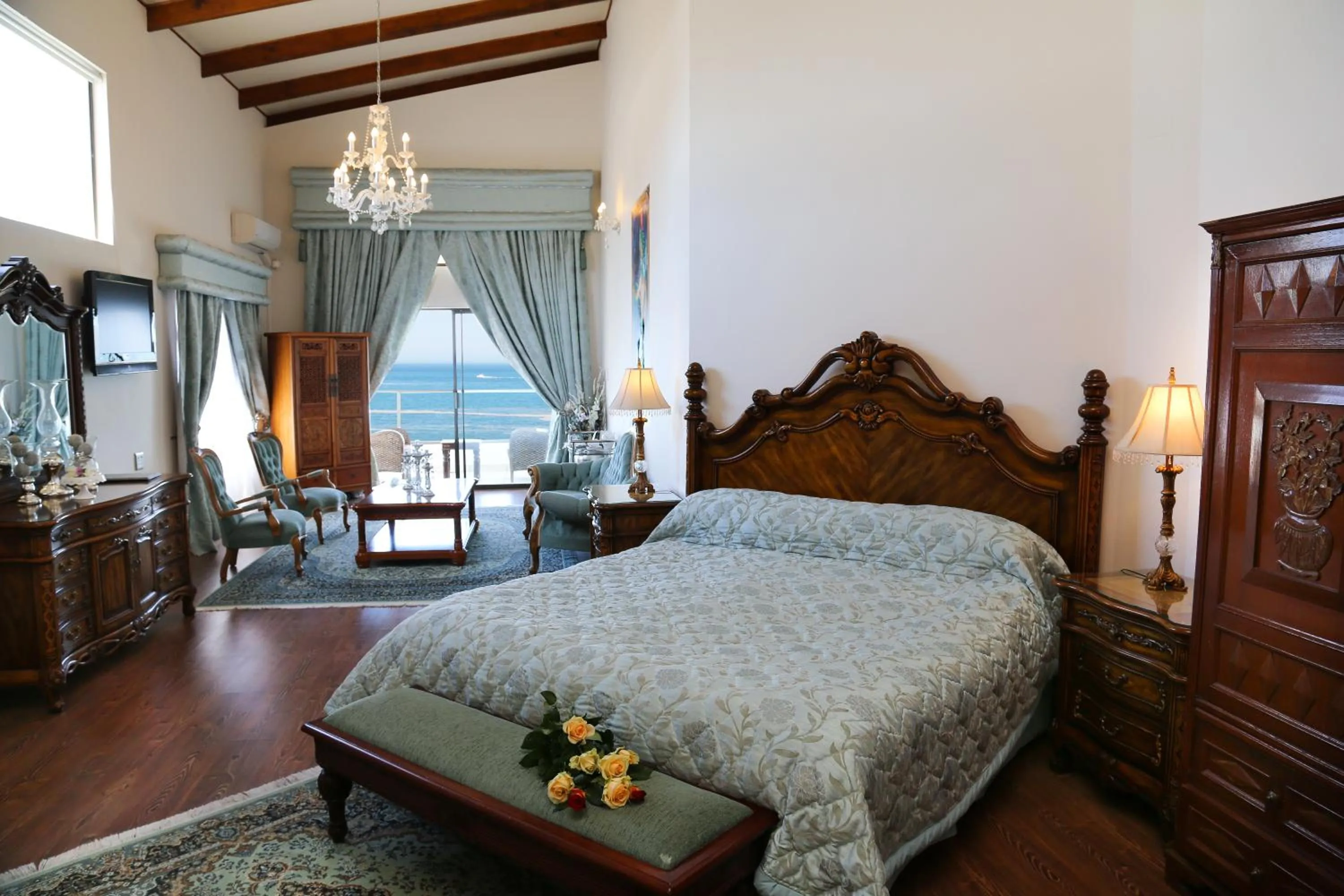 Photo of the whole room, Bed in Misty Waves Boutique Hotel