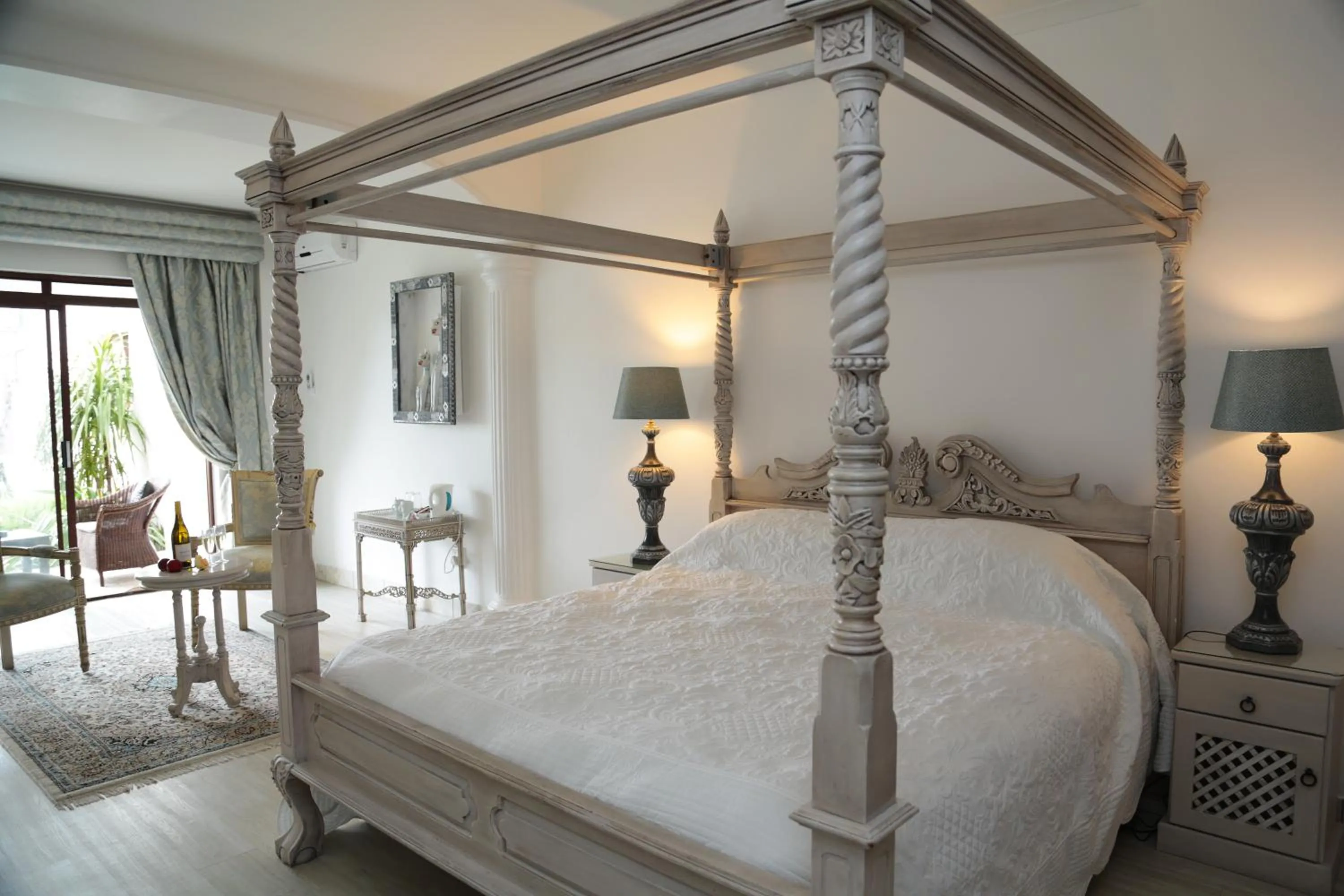 Bed in Misty Waves Boutique Hotel