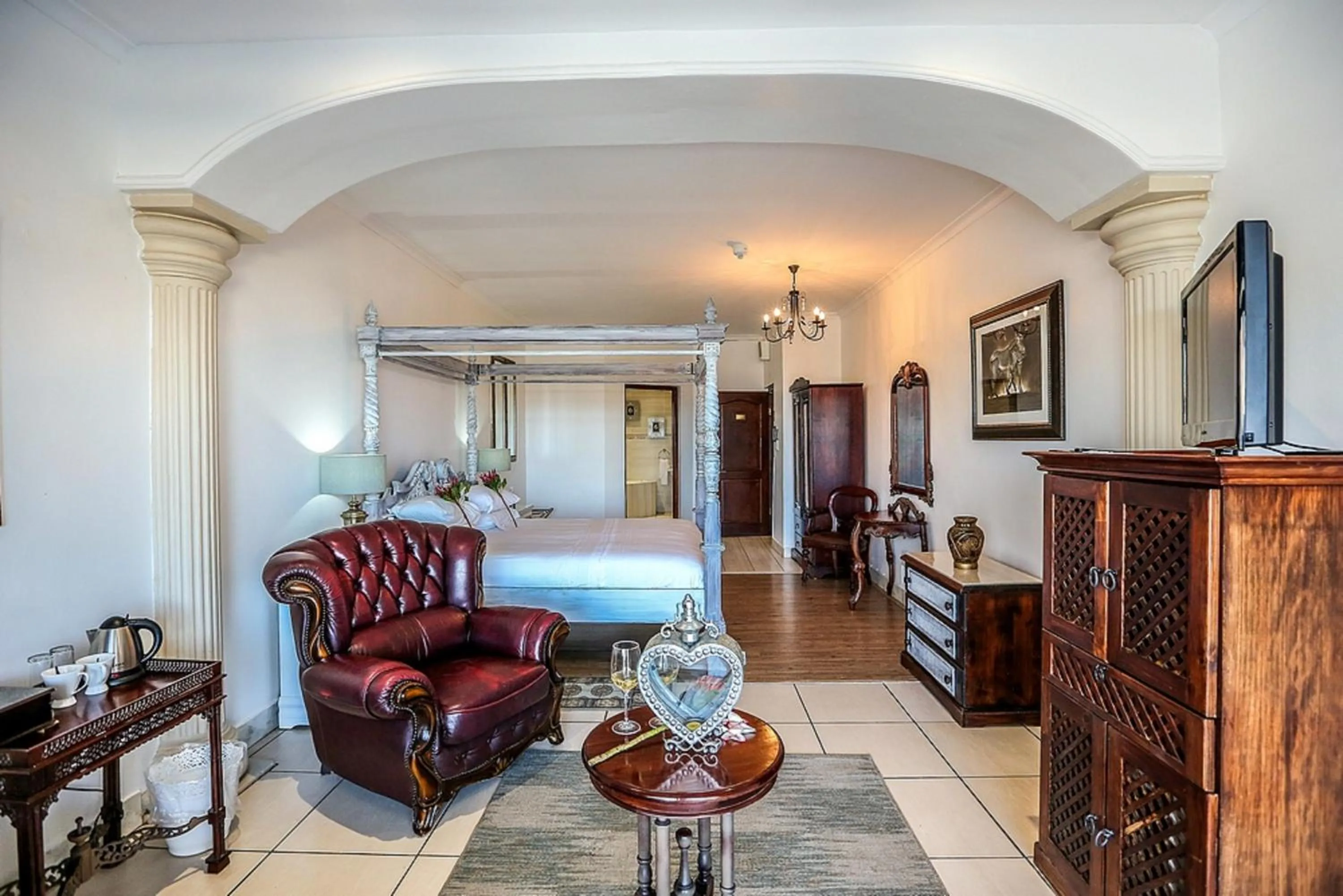 Seating area, Bed in Misty Waves Boutique Hotel