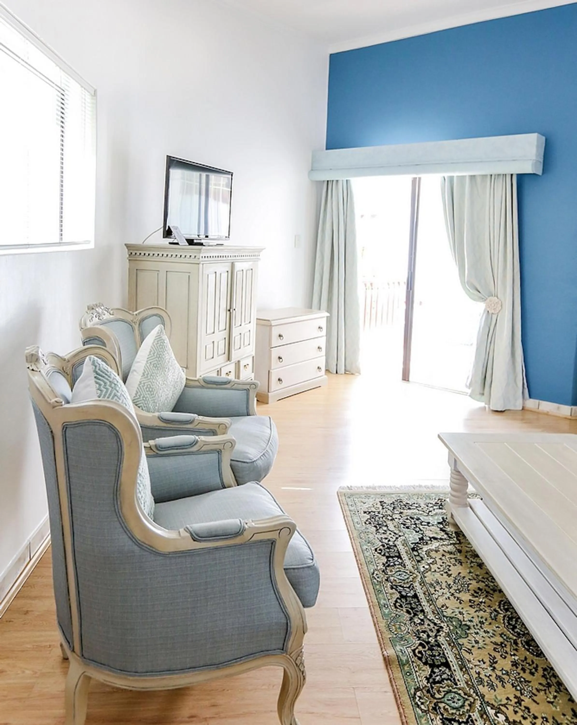 Seating area, Bed in Misty Waves Boutique Hotel