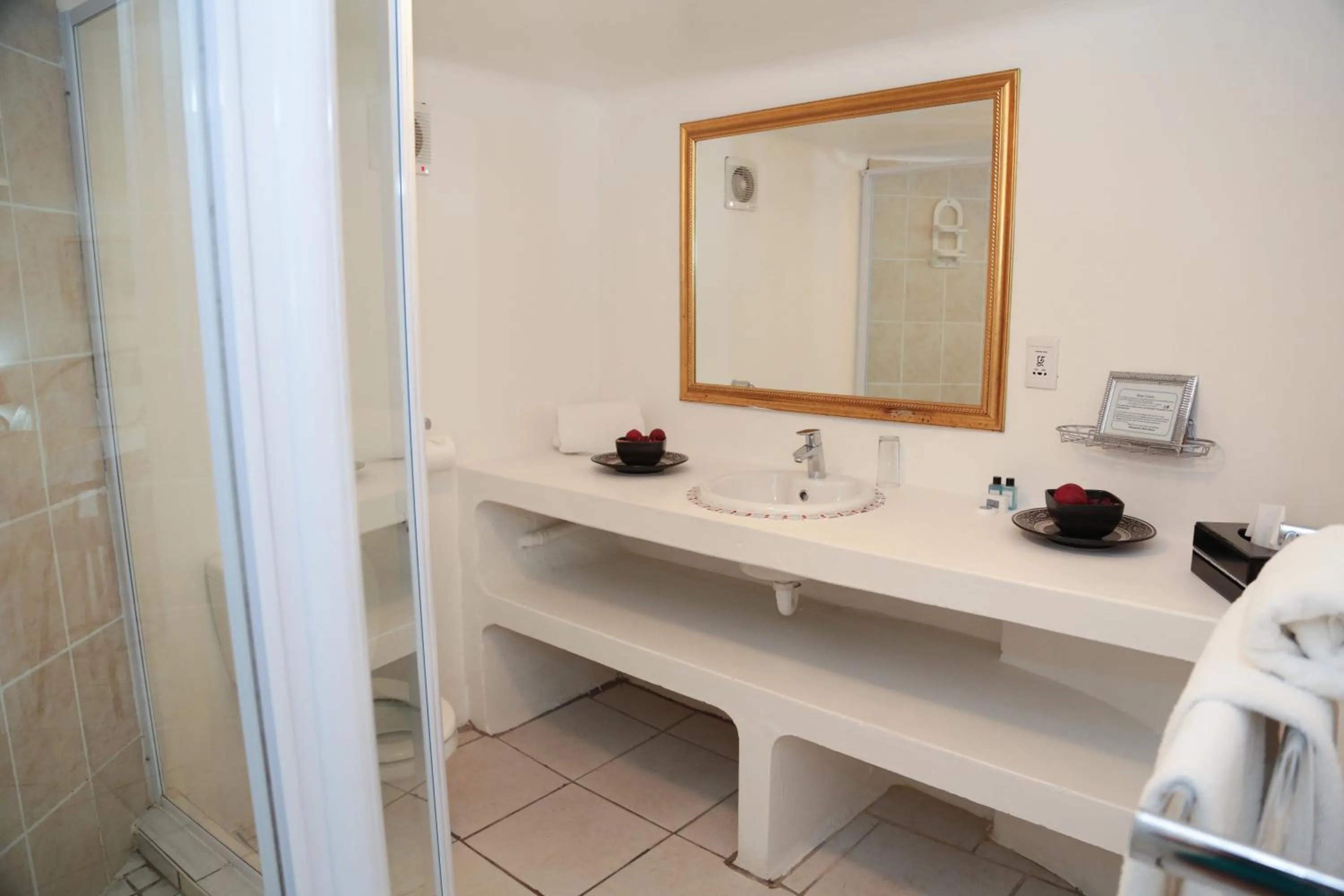 Bathroom in Misty Waves Boutique Hotel