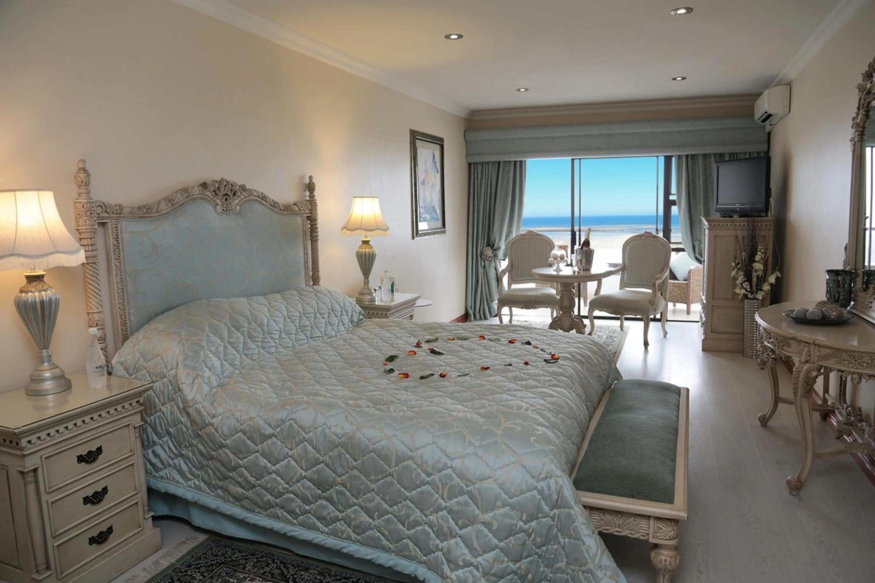 Sea view, Bed in Misty Waves Boutique Hotel