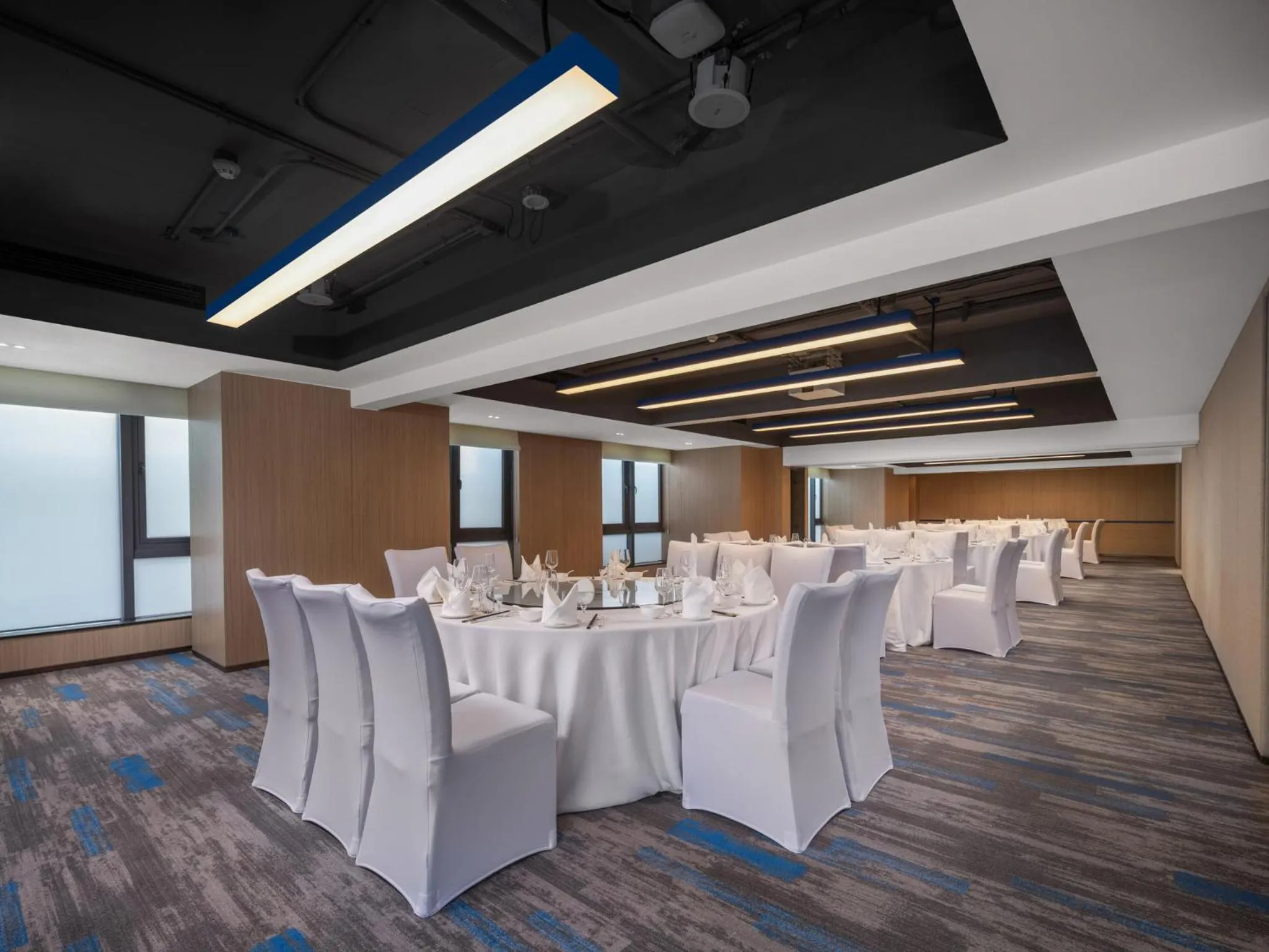 Meeting/conference room in Holiday Inn Express Chengdu Shuangliu Chuanda Road by IHG