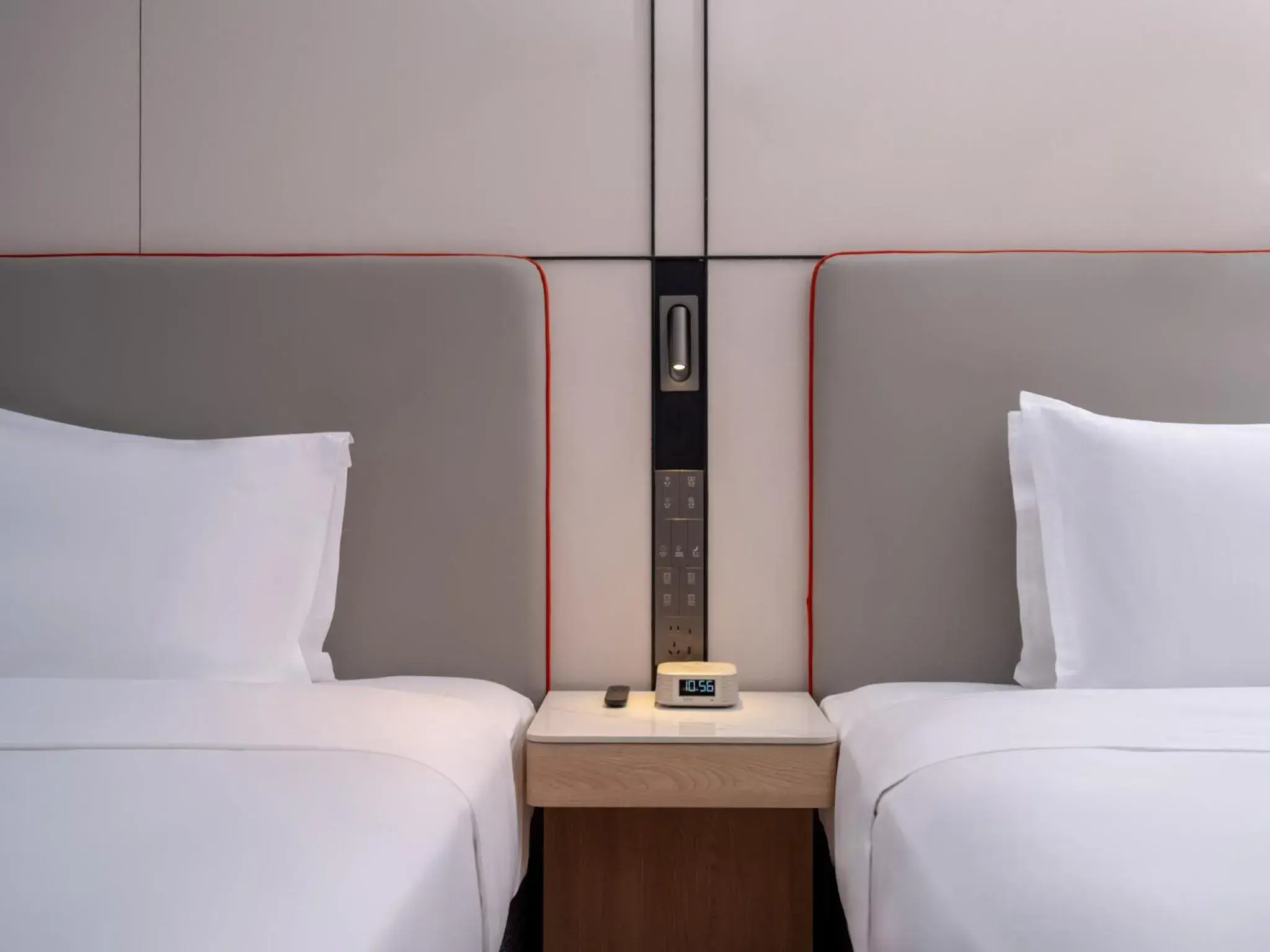 Queen Room with Two Queen Beds - Disability Access in Holiday Inn Express Chengdu Shuangliu Chuanda Road by IHG Queen Room with Two Queen Beds - Disability Access in Holiday Inn Express Chengdu Shuangliu Chuanda Road by IHG