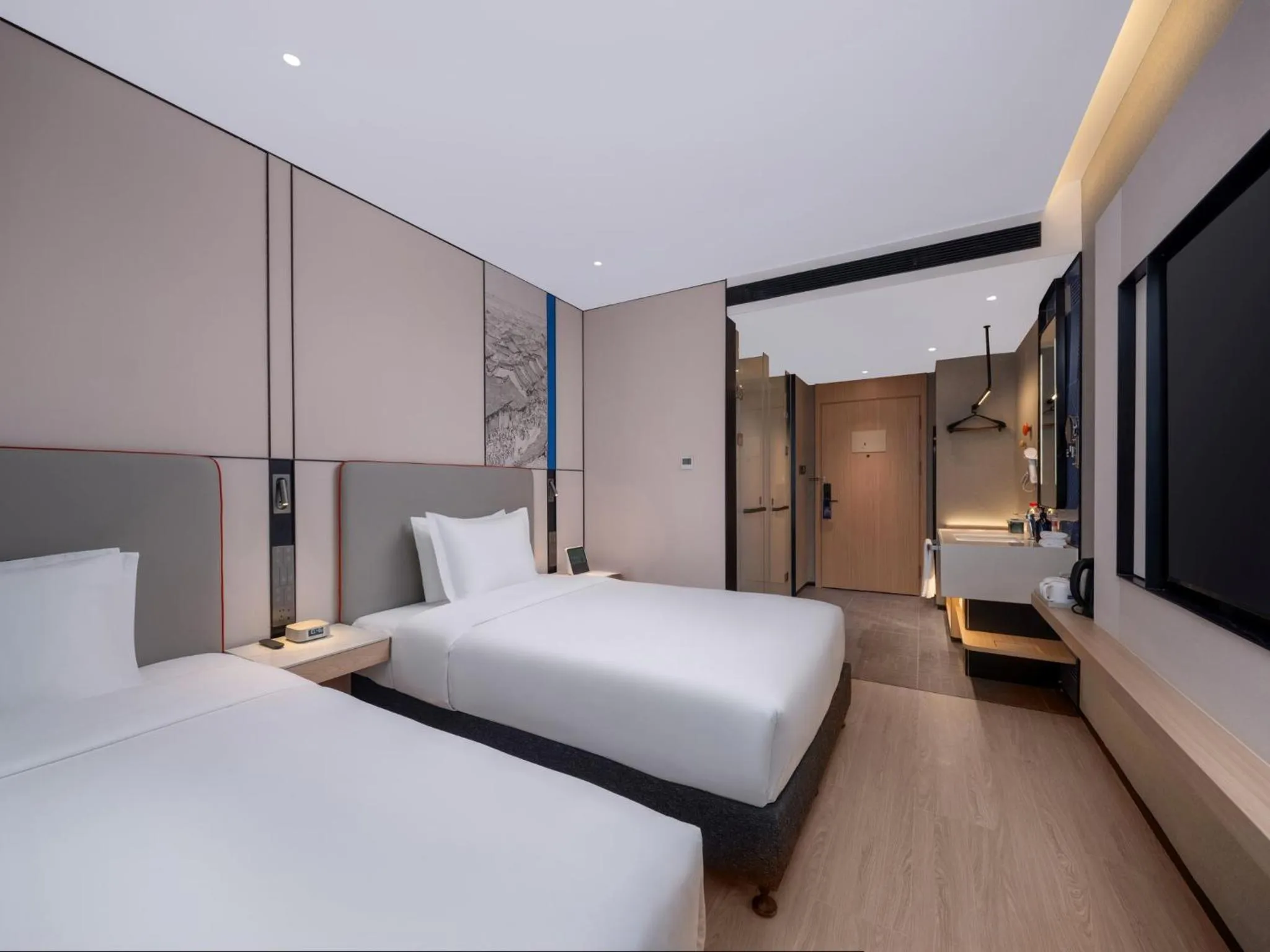 Photo of the whole room, Bed in Holiday Inn Express Chengdu Shuangliu Chuanda Road by IHG