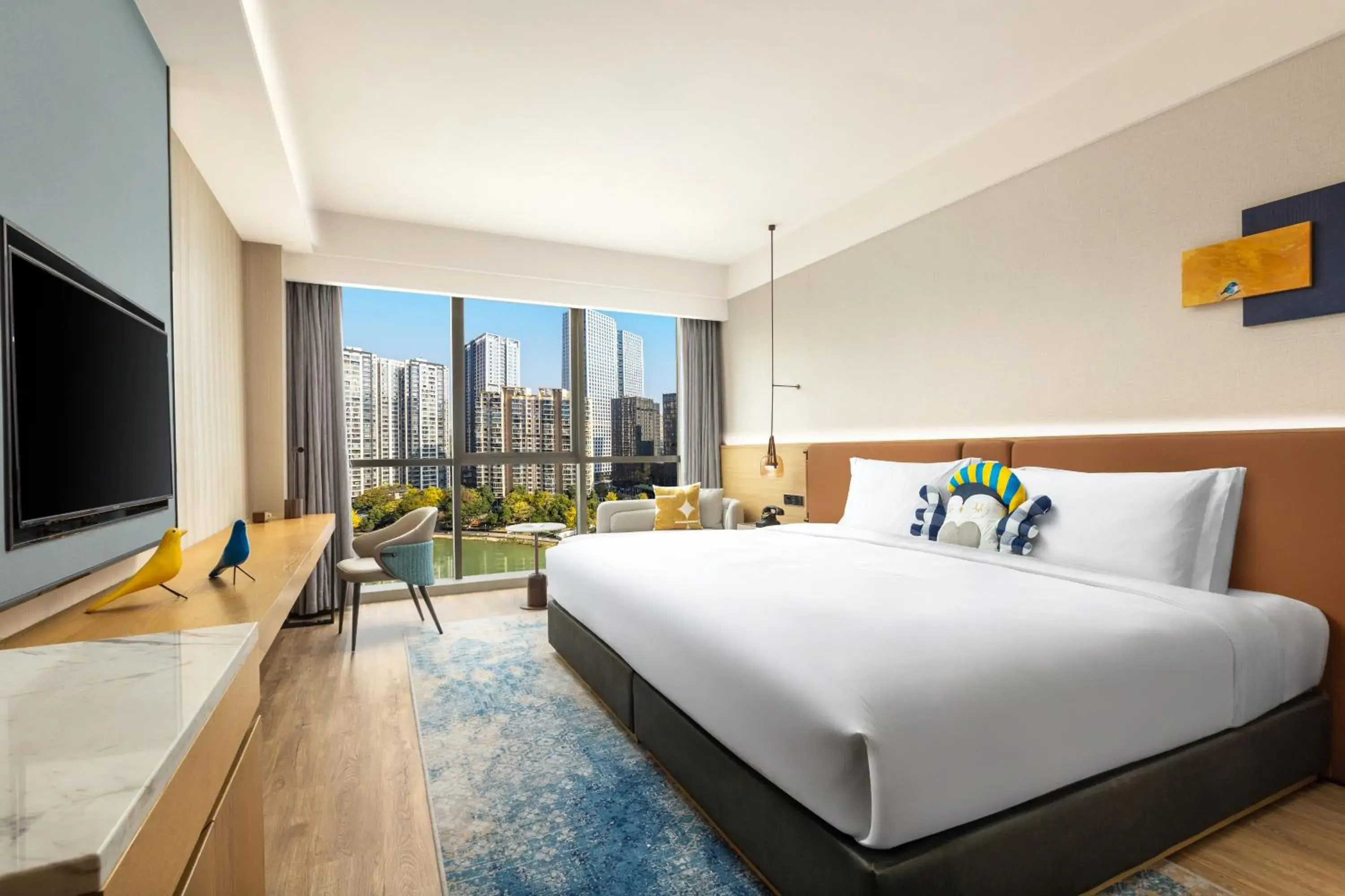 Standard Super King Room with Lake View in voco Chengdu High-Tech Standard Super King Room with Lake View in voco Chengdu High-Tech