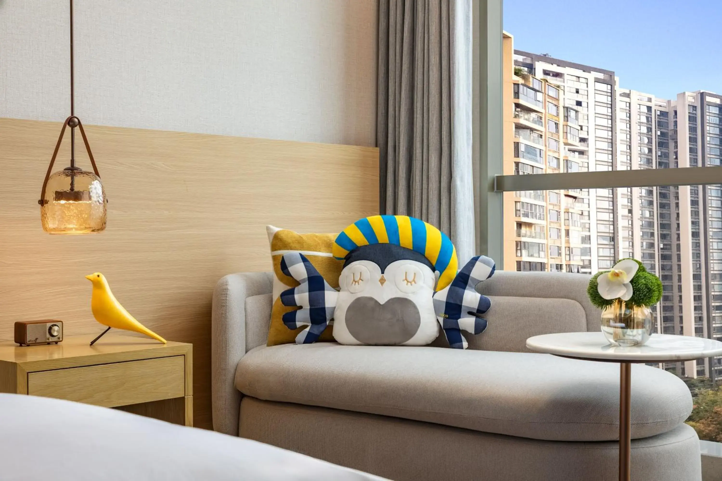 Standard King Room with Lake View in voco Chengdu High-Tech Standard King Room with Lake View in voco Chengdu High-Tech