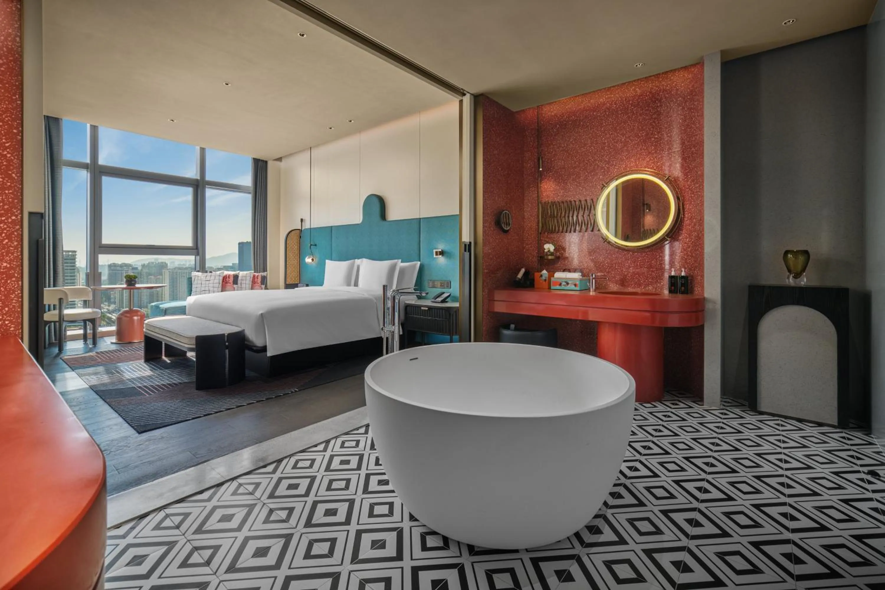 Photo of the whole room, Bed in Hotel Indigo Zhuhai Xiangzhou by IHG