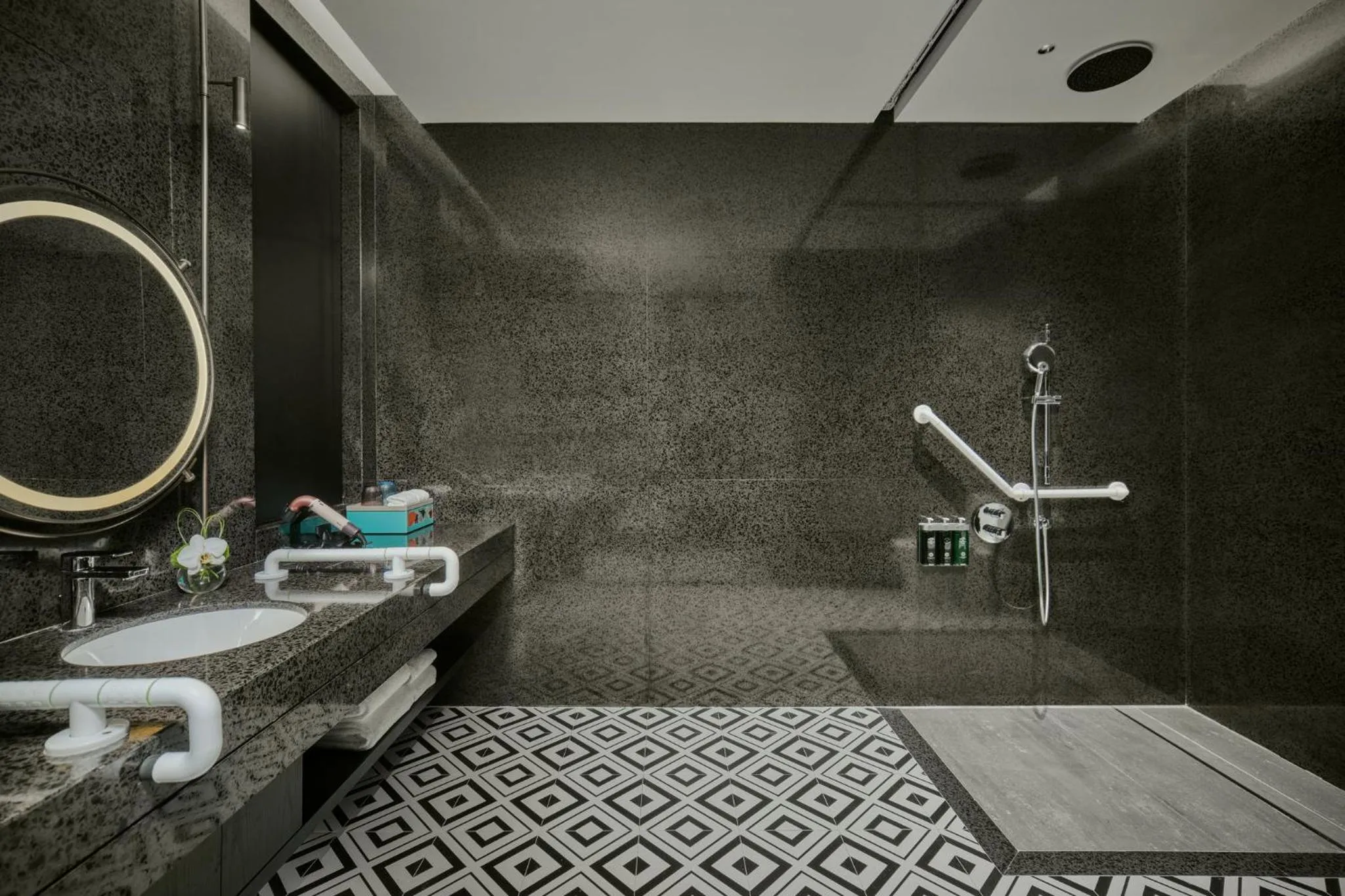 Photo of the whole room in Hotel Indigo Zhuhai Xiangzhou by IHG