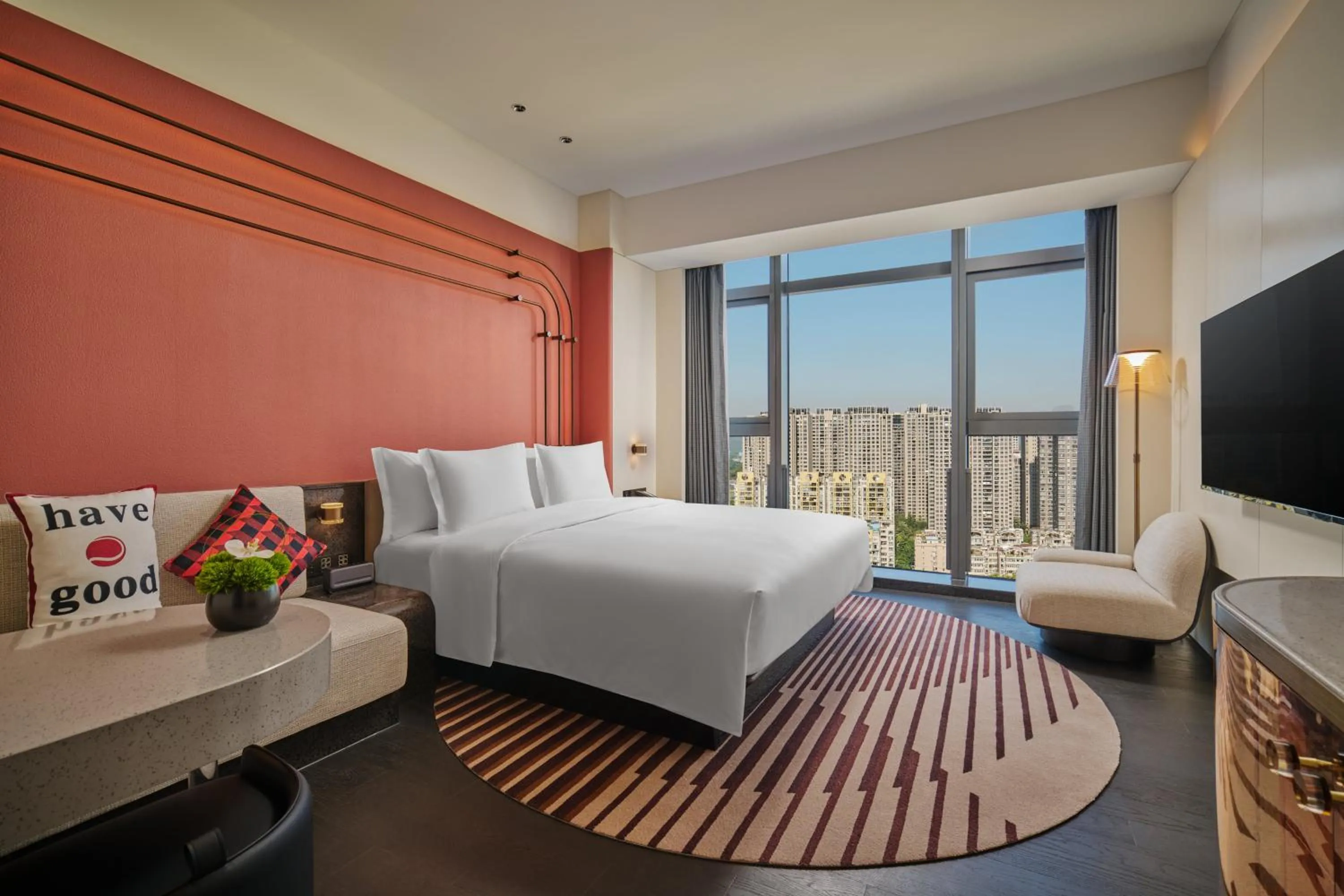Photo of the whole room, Bed in Hotel Indigo Zhuhai Xiangzhou by IHG