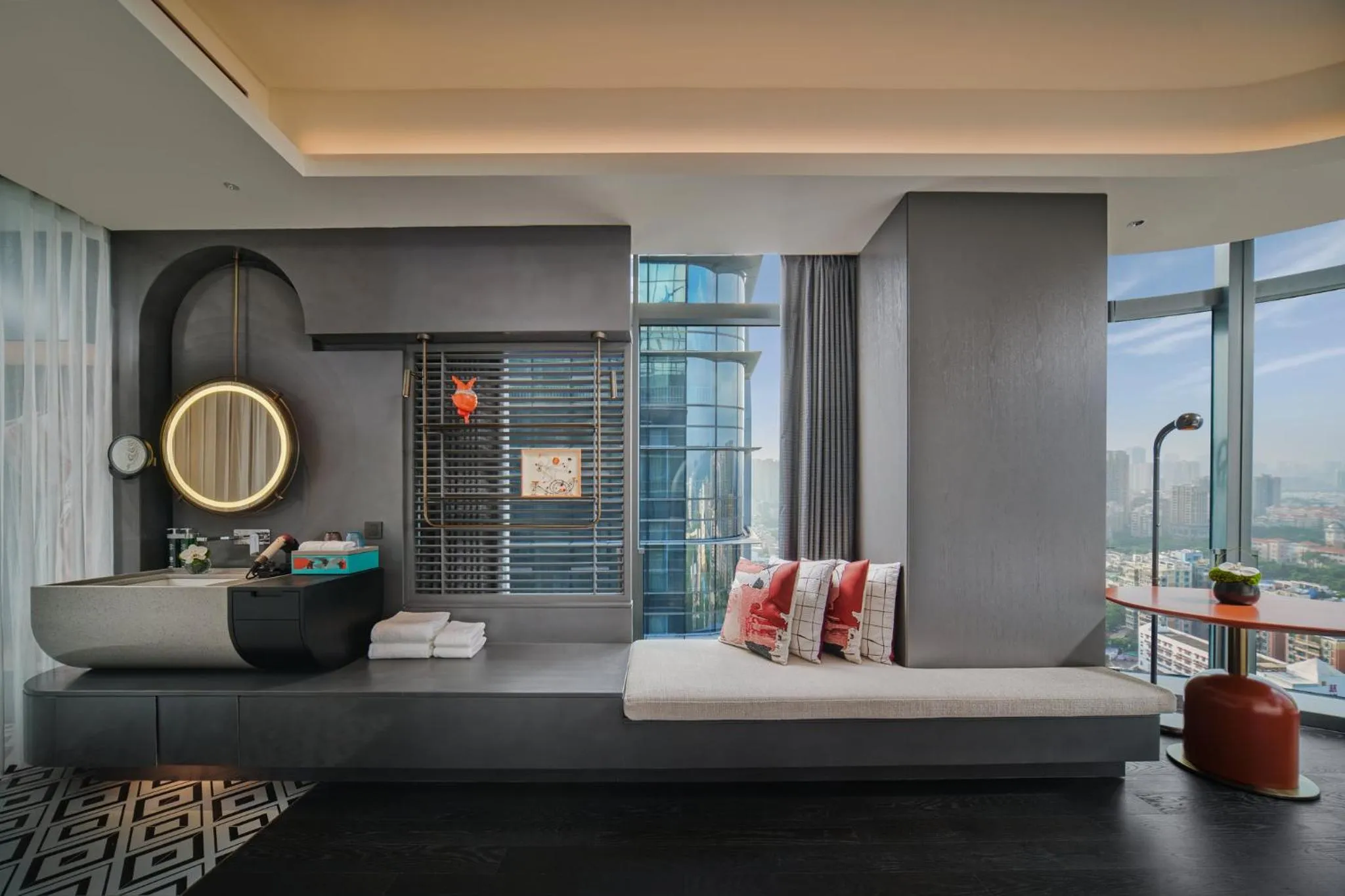 Photo of the whole room, Bed in Hotel Indigo Zhuhai Xiangzhou by IHG