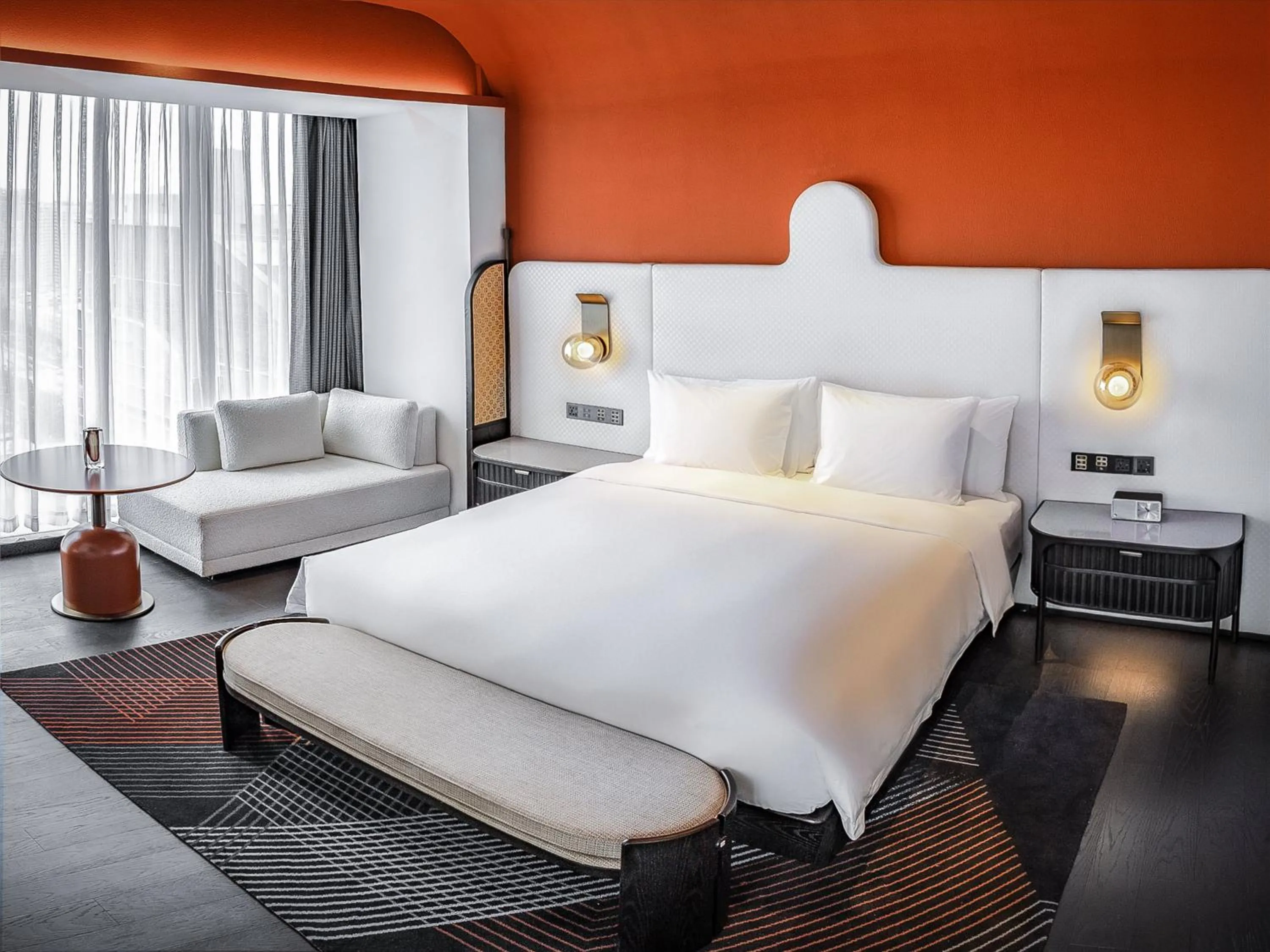 Photo of the whole room, Bed in Hotel Indigo Zhuhai Xiangzhou by IHG