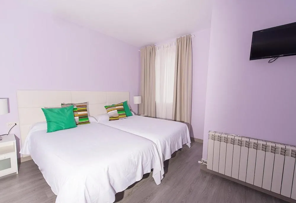 Photo of the whole room, Bed in Hotel Valle del Oja