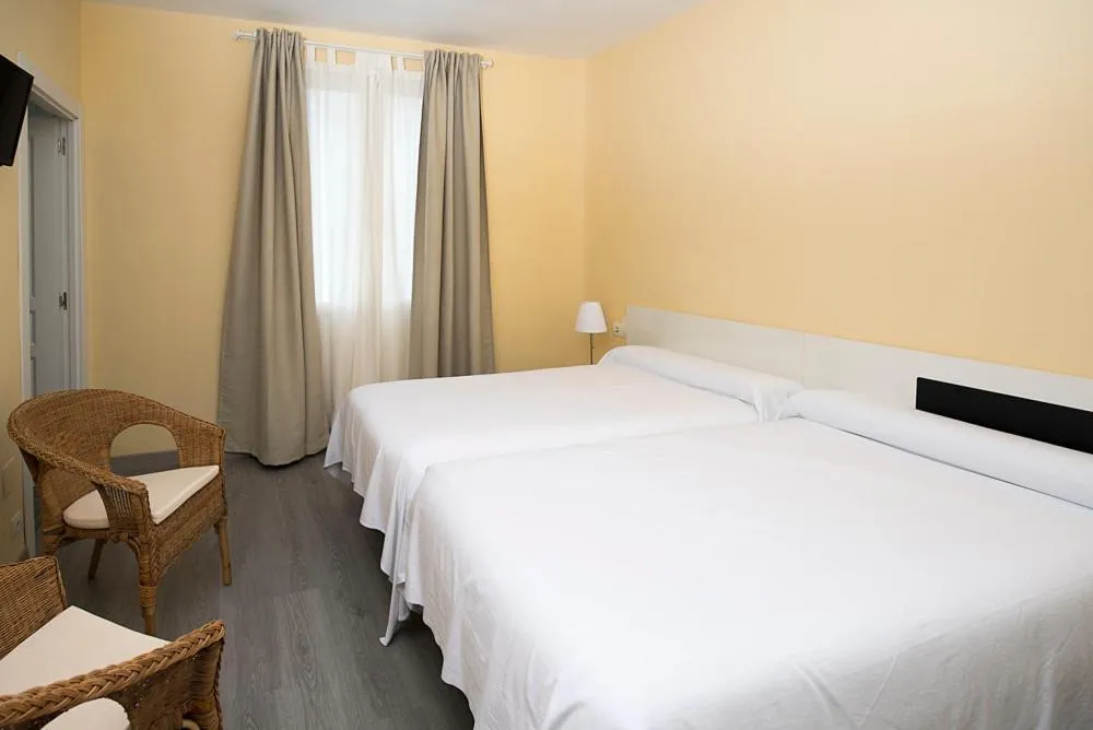 Photo of the whole room, Bed in Hotel Valle del Oja