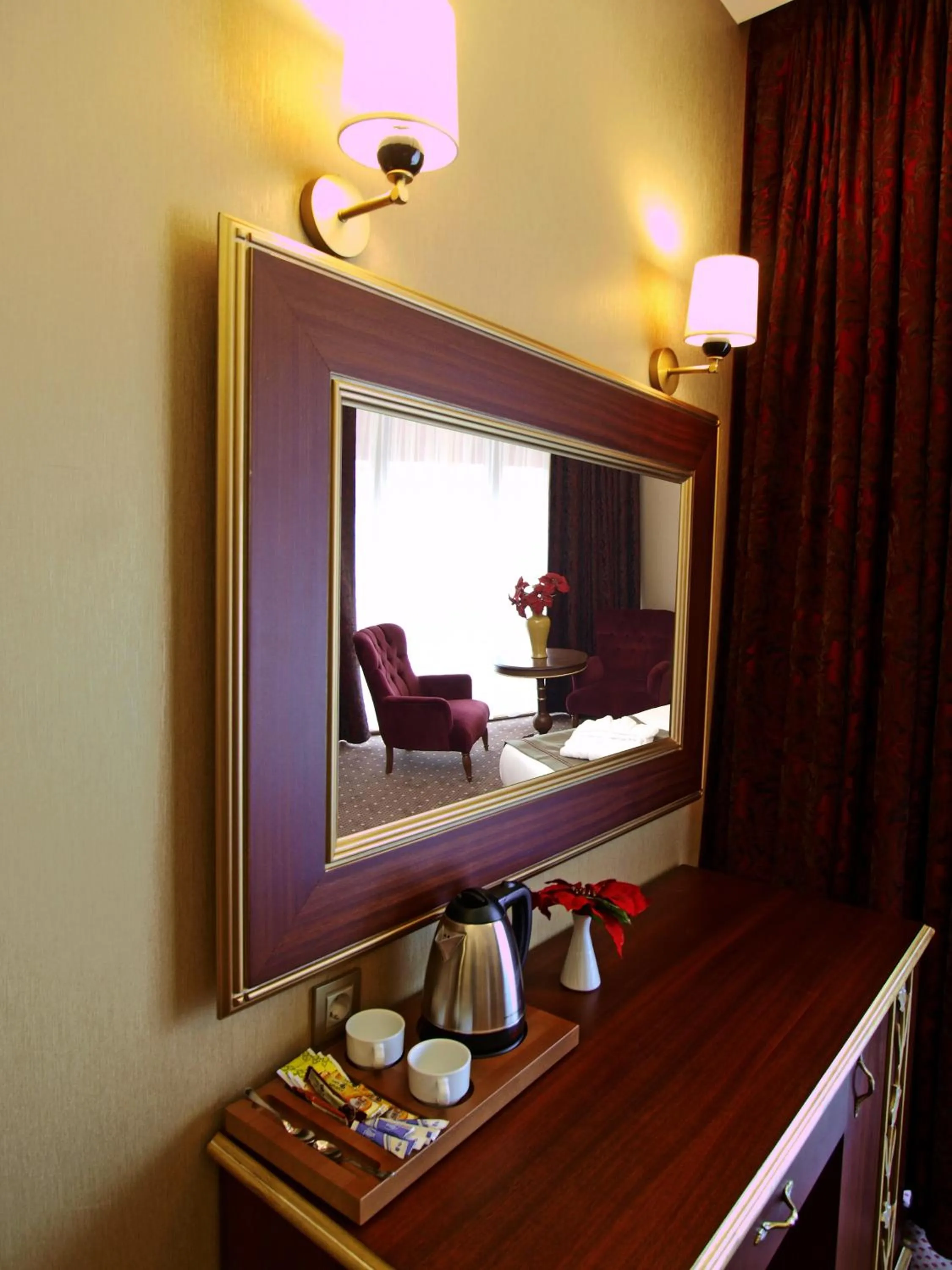 TV and multimedia, TV/Entertainment Center in MB Deluxe Hotel