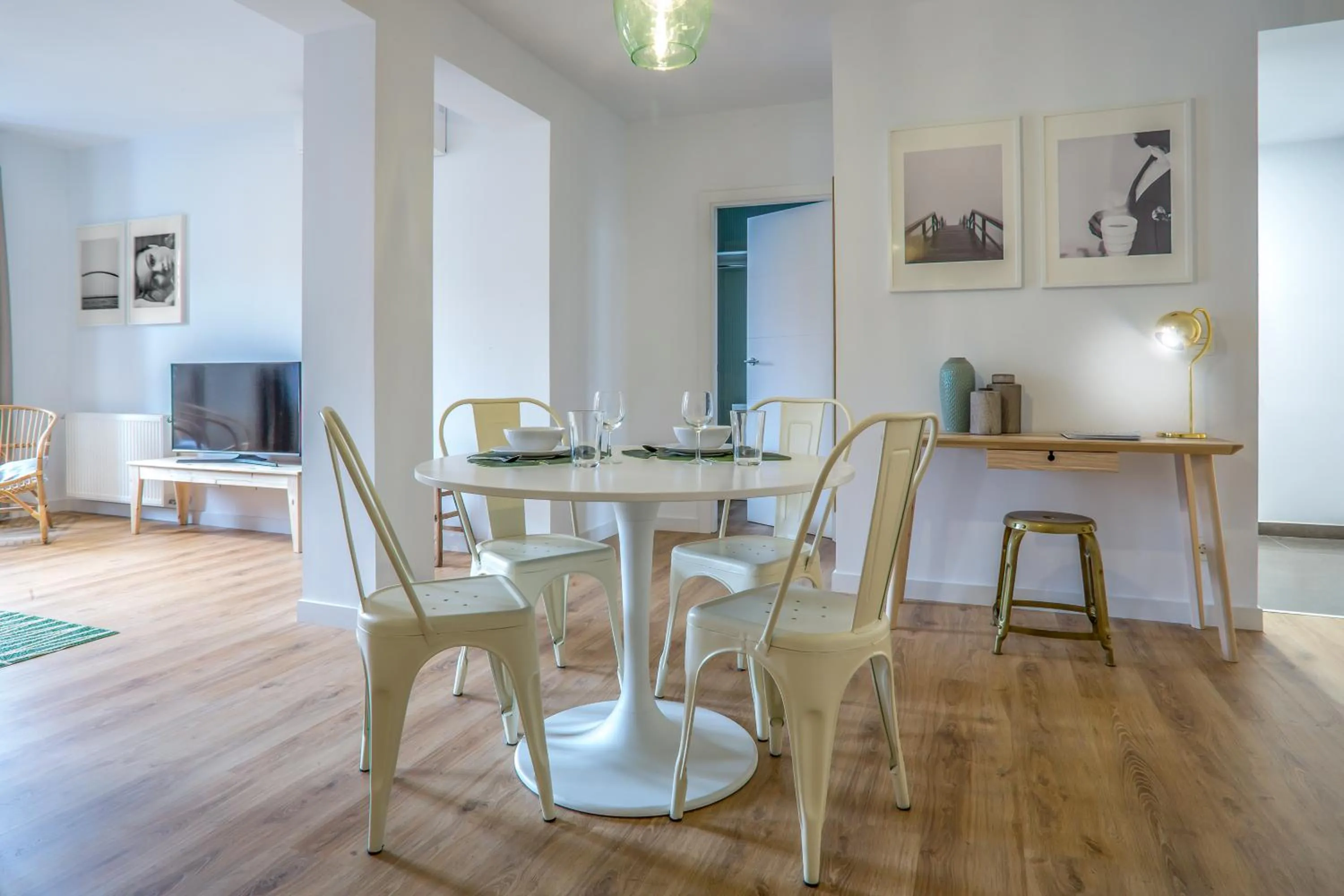 Dining area in Slow Suites Luchana