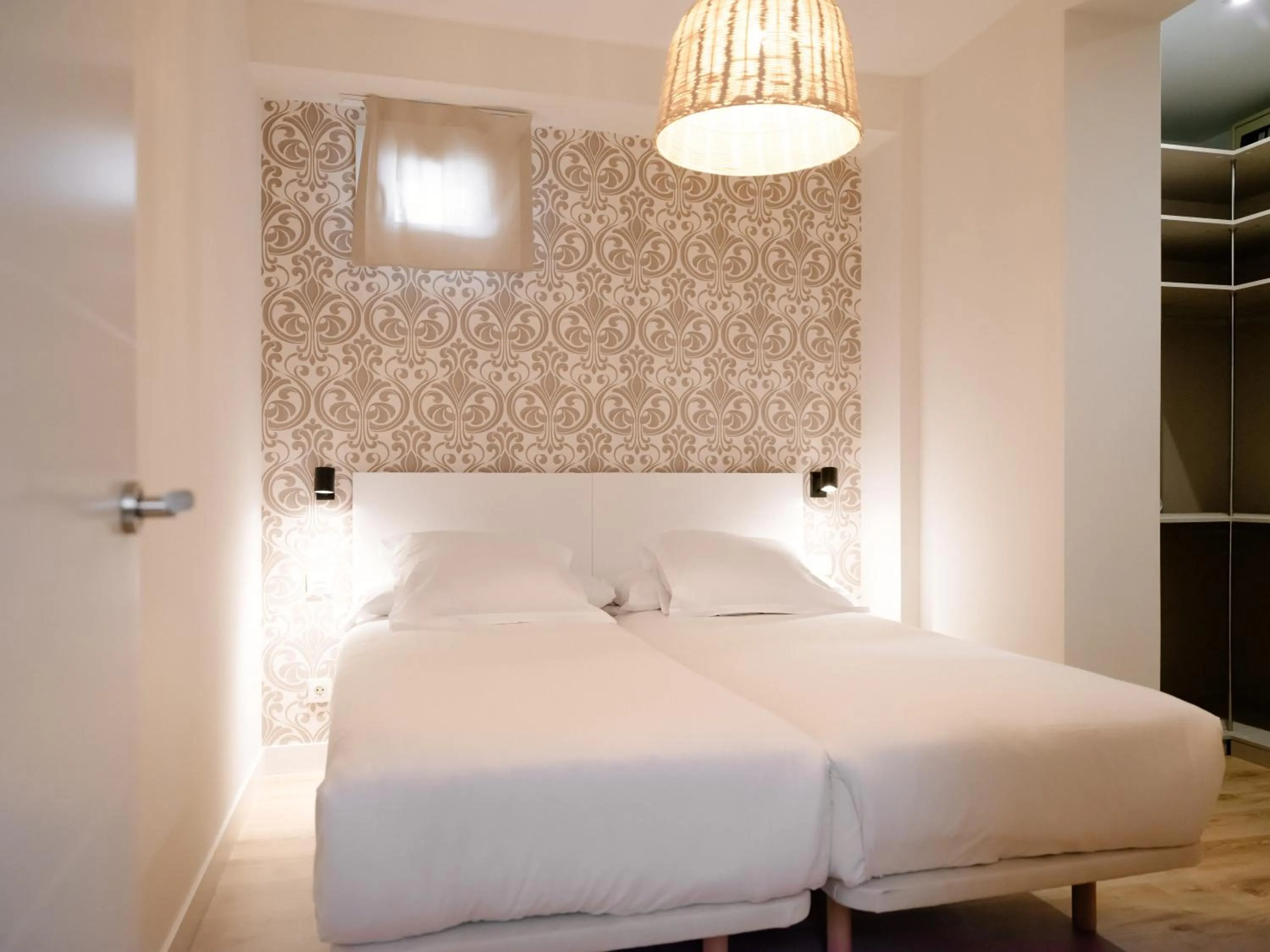 Bedroom, Bed in Slow Suites Luchana