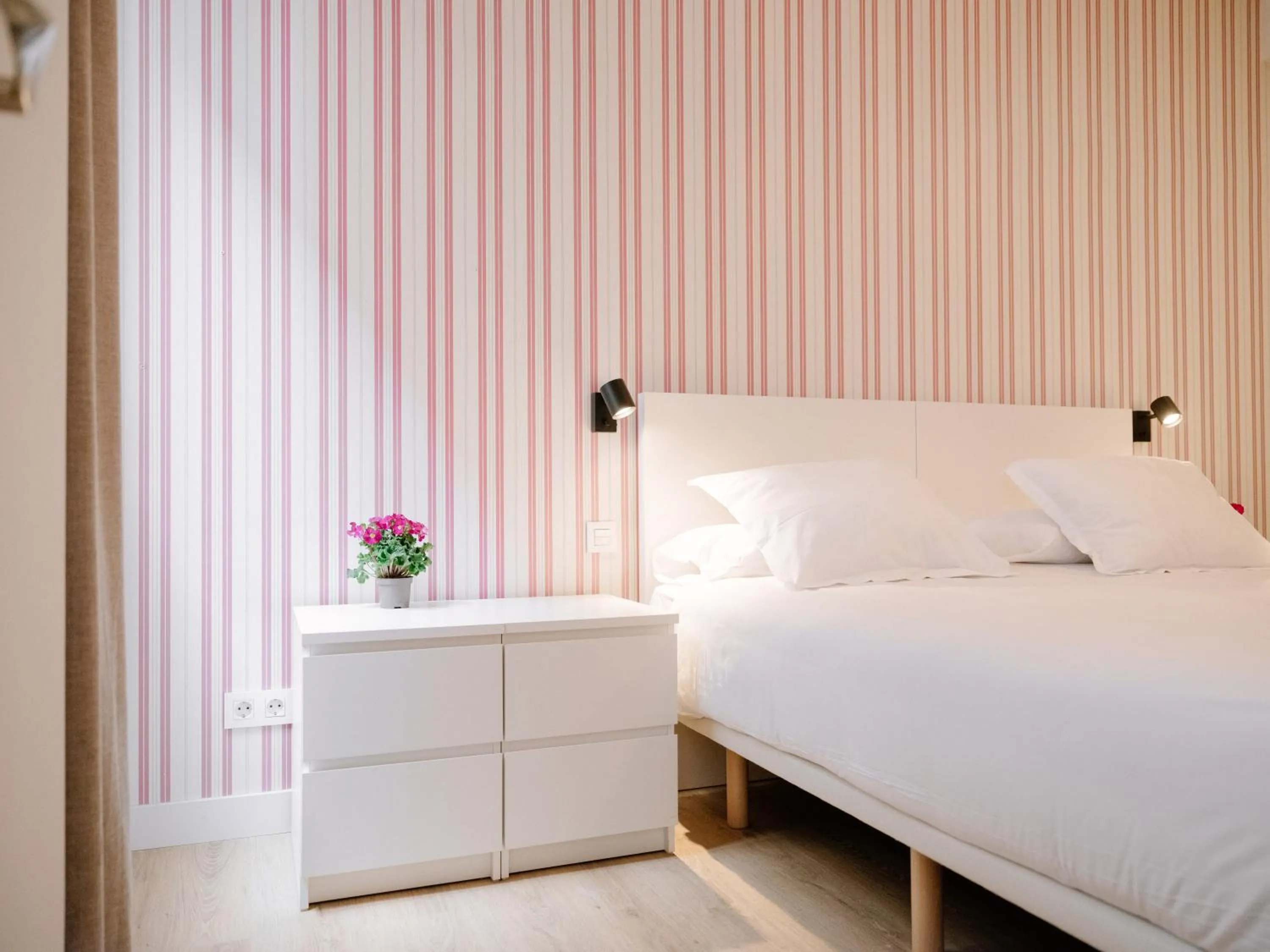 Bedroom, Bed in Slow Suites Luchana