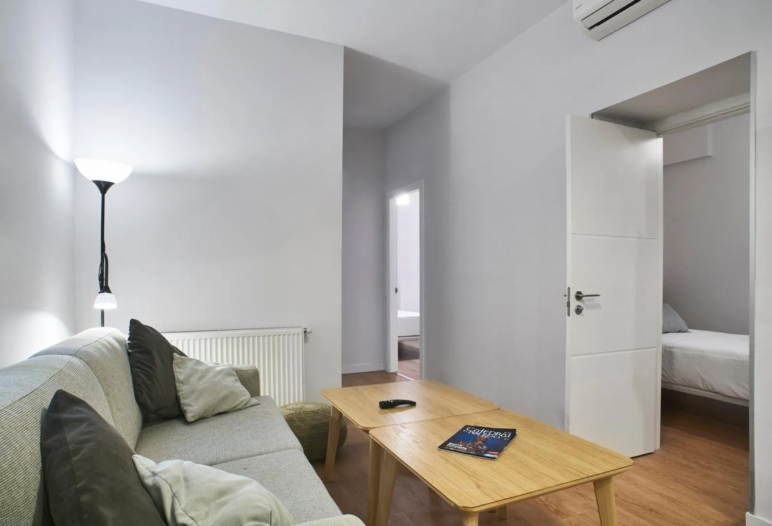 Living room, Bed in Slow Suites Luchana