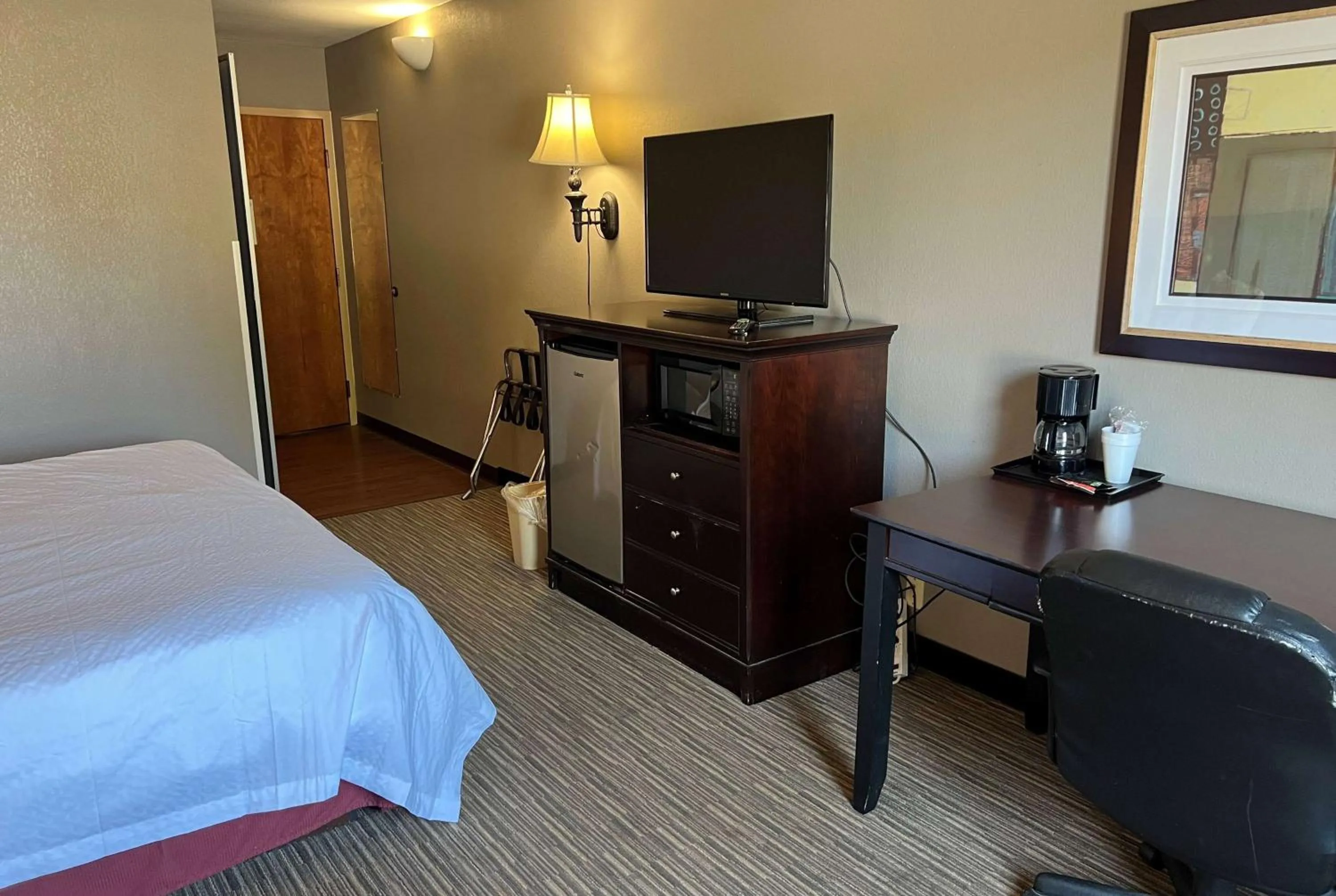 Photo of the whole room in Days Inn by Wyndham Pittsburg KS