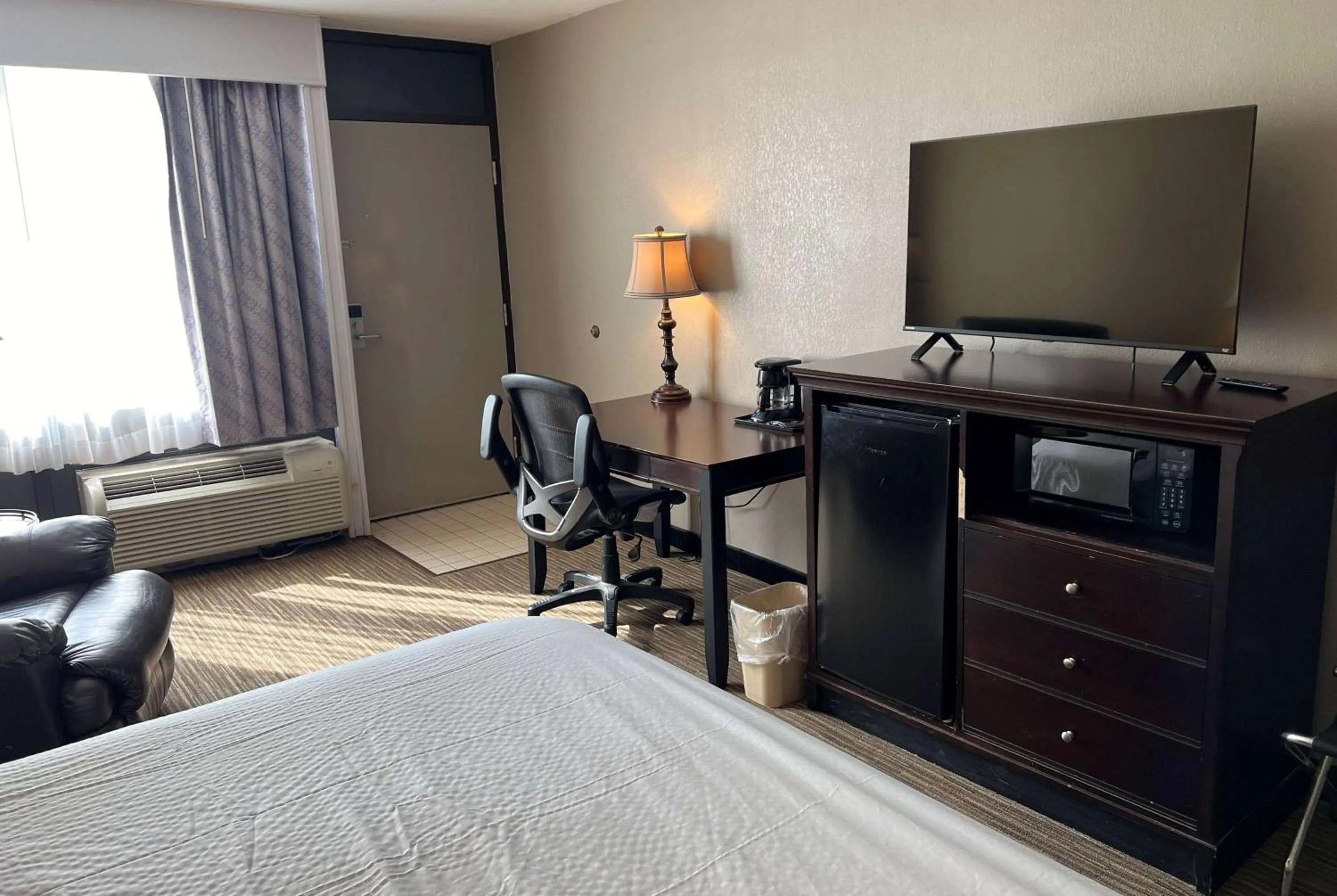 Photo of the whole room in Days Inn by Wyndham Pittsburg KS