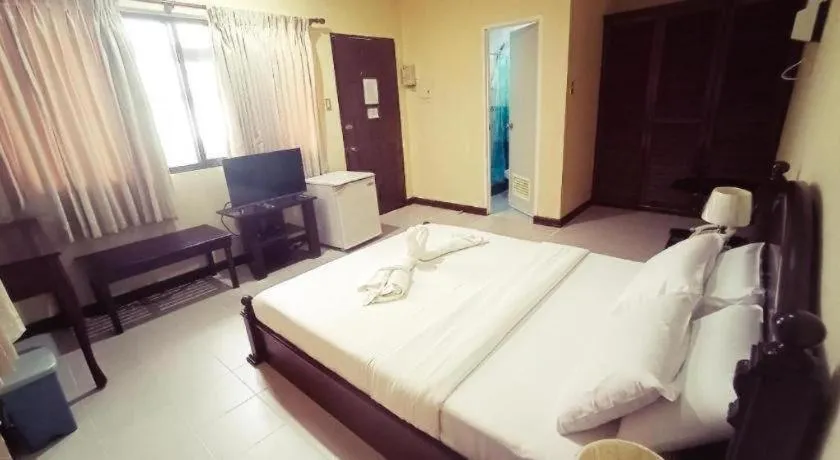 Bed in Ogtong Cave Resort