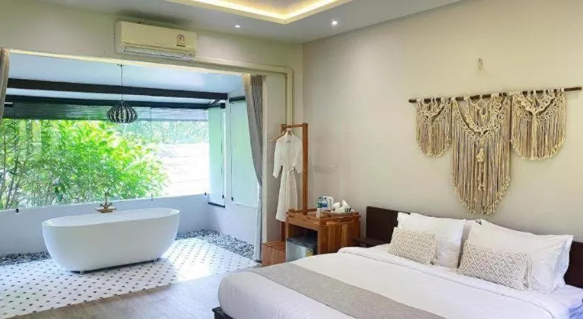 Bed in Khaopubpa Resort