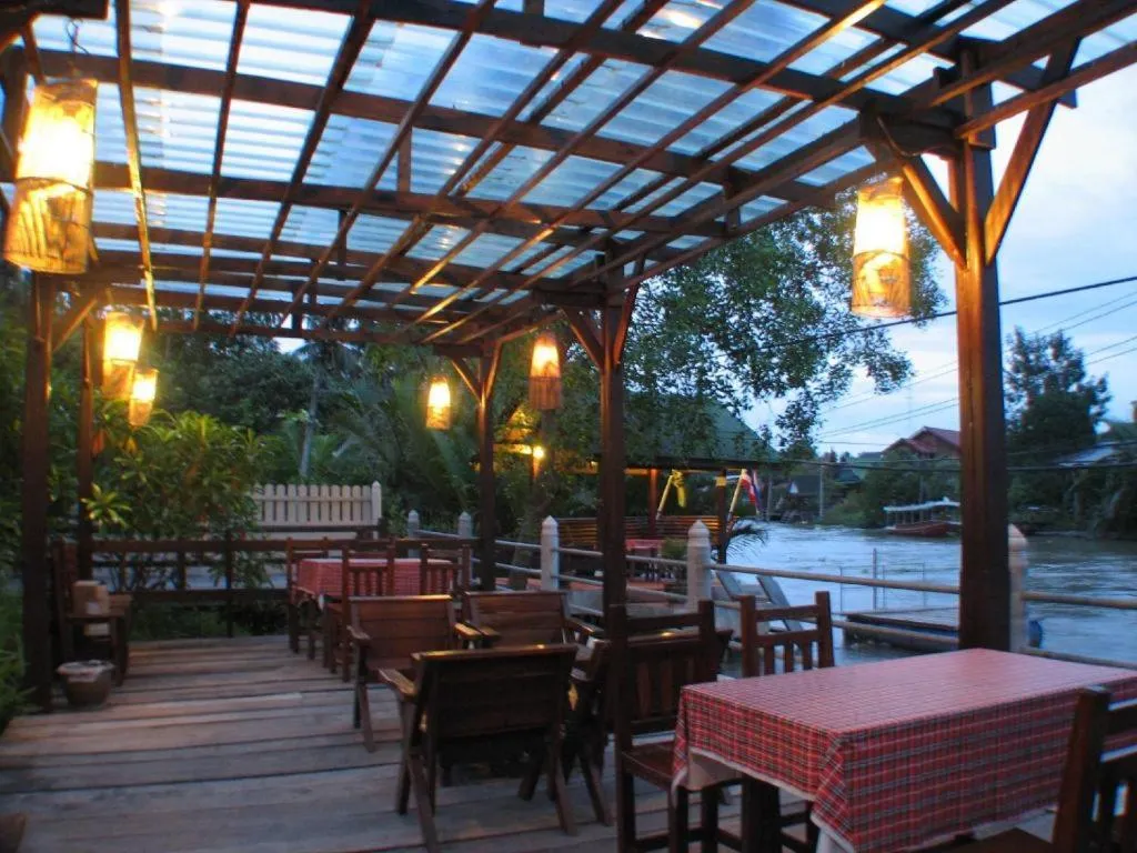 Baan Suan Amphawa