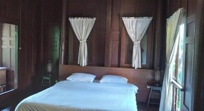 Bed in Baan Suan Amphawa