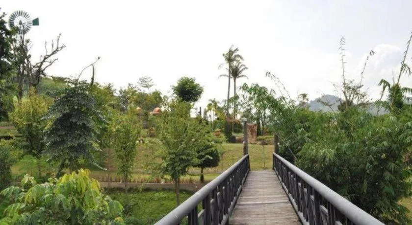 Dern Din Du Dao Resort
