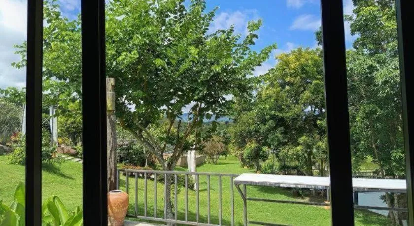 Dern Din Du Dao Resort