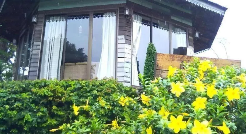 Dern Din Du Dao Resort