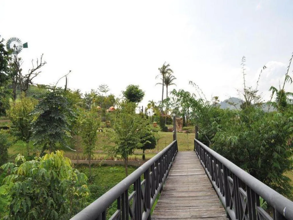 Dern Din Du Dao Resort