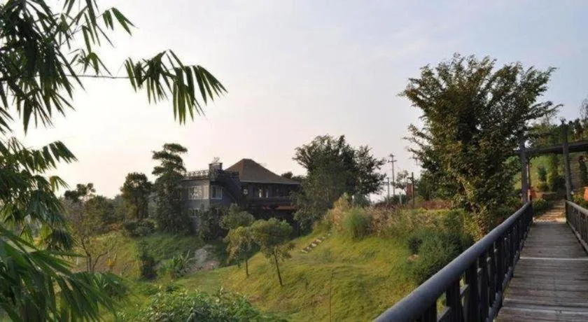 Dern Din Du Dao Resort