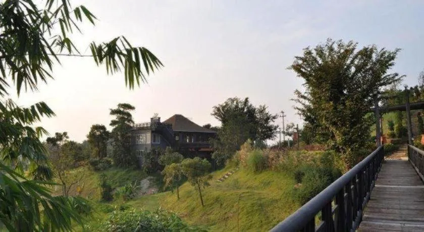 Dern Din Du Dao Resort
