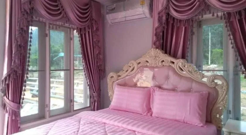 Bed in Chateau de Erawan