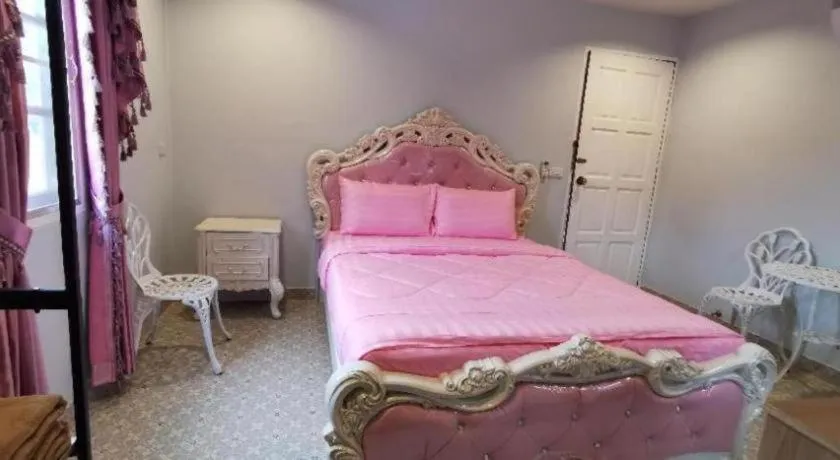 Bed in Chateau de Erawan