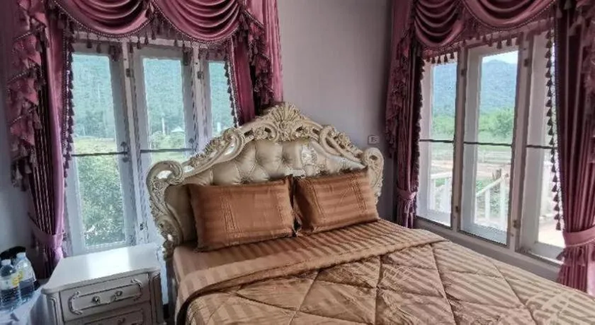 Bed in Chateau de Erawan