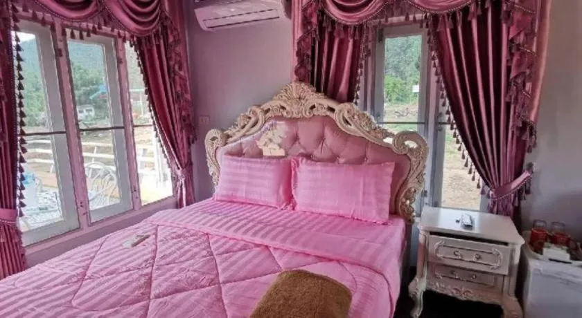 Bed in Chateau de Erawan