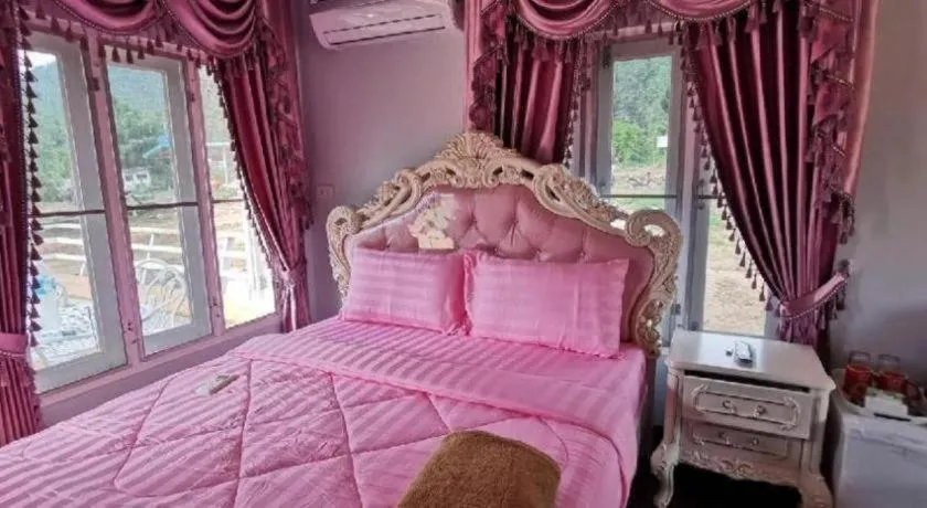 Bed in Chateau de Erawan