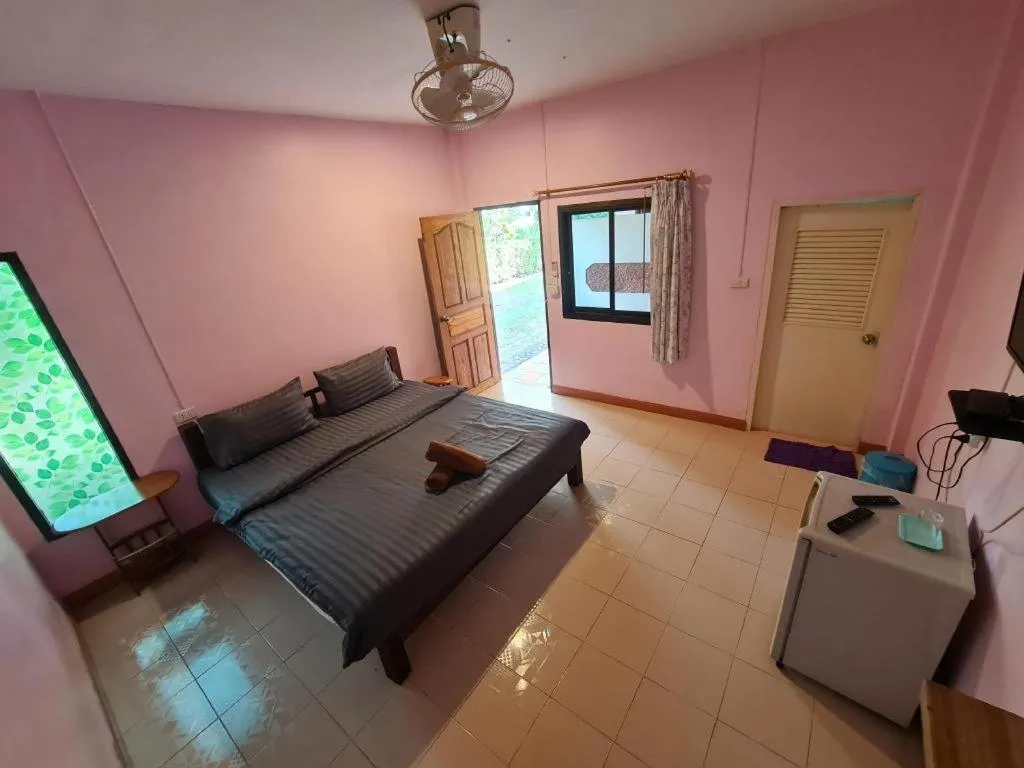 Bed in Khemthong Resort 9