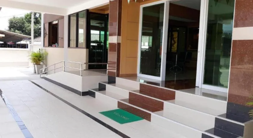 Phetlada Pavilion & Resort