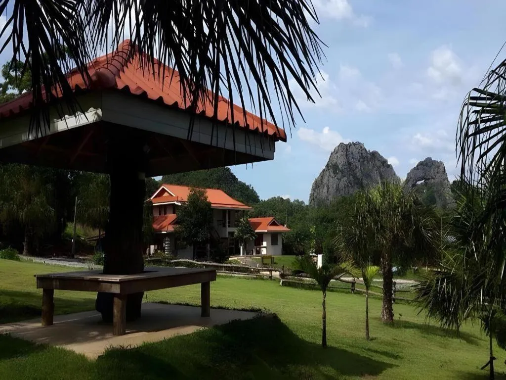 Maan Mek Talay Mok Resort