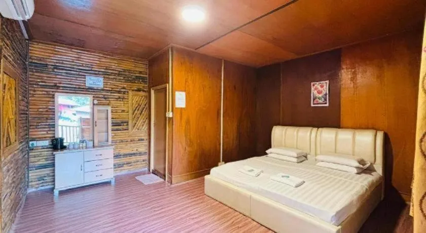 Bed in Borneo Tree House