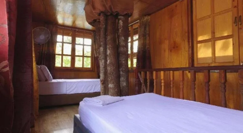 Bed in Borneo Tree House