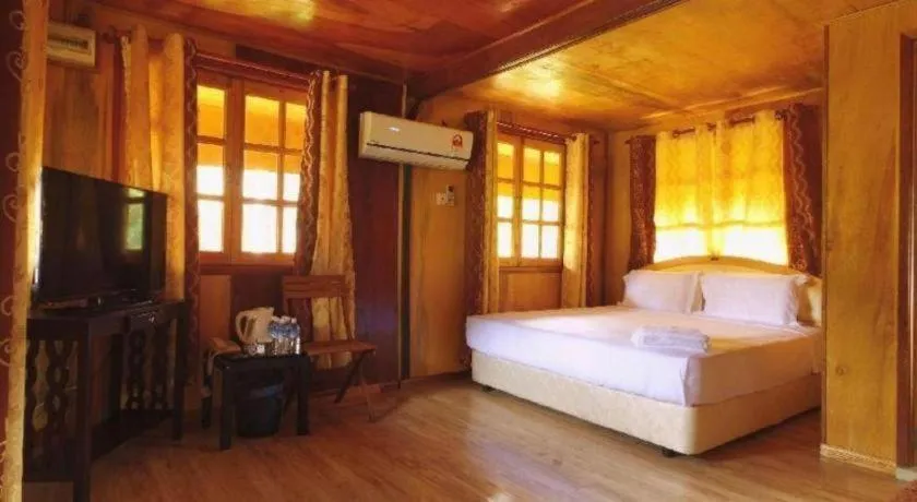 Bed in Borneo Tree House