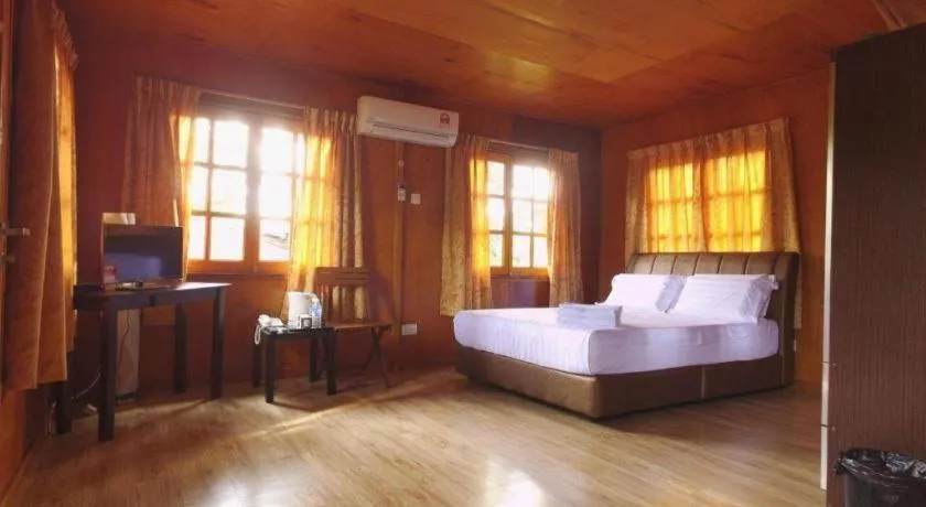 Bed in Borneo Tree House