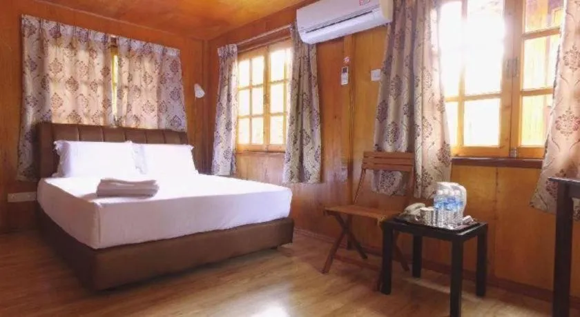 Bed in Borneo Tree House